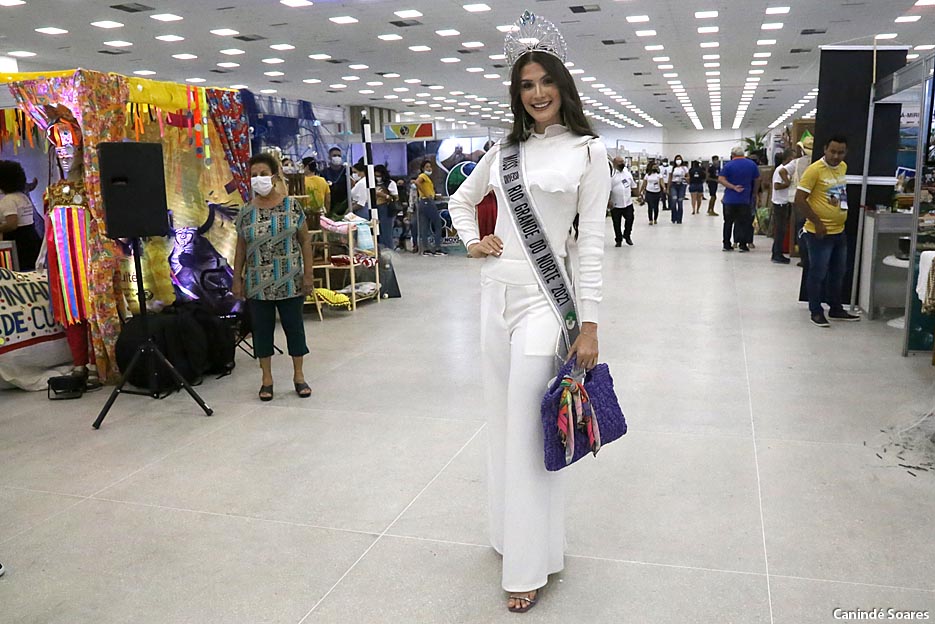 Representante de Tibau, Brenda Pontes, foi eleita na última quinta (16) Miss Universo RN 2021 e na sexta visitou 7ª Feira dos Municípios e Produtos Turísticos do RN (Femptur), no Centro de Convenções, em Natal.