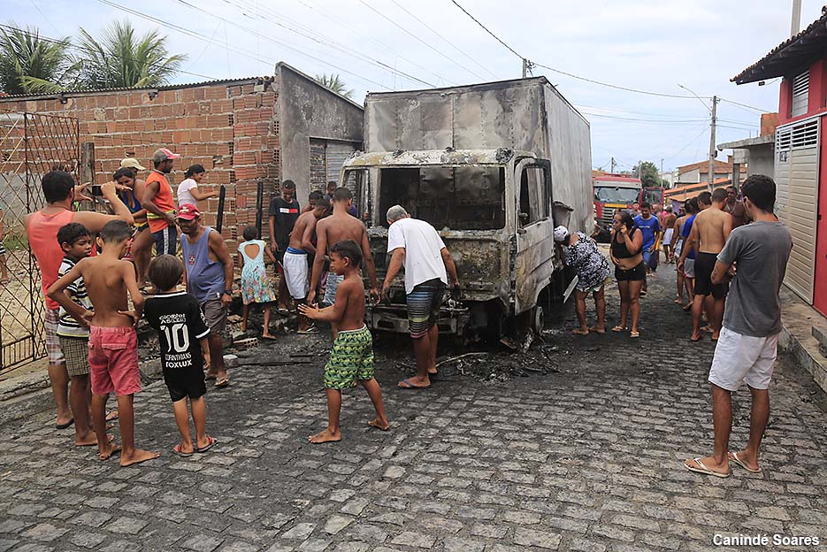 Natal, RN, 16 de março de 2023Atentados no RN por facções criminosas Caminhão incendiado por voltas das 12 horas na Rua Beberibe, bairro Redinha, Zona Norte de Natal.