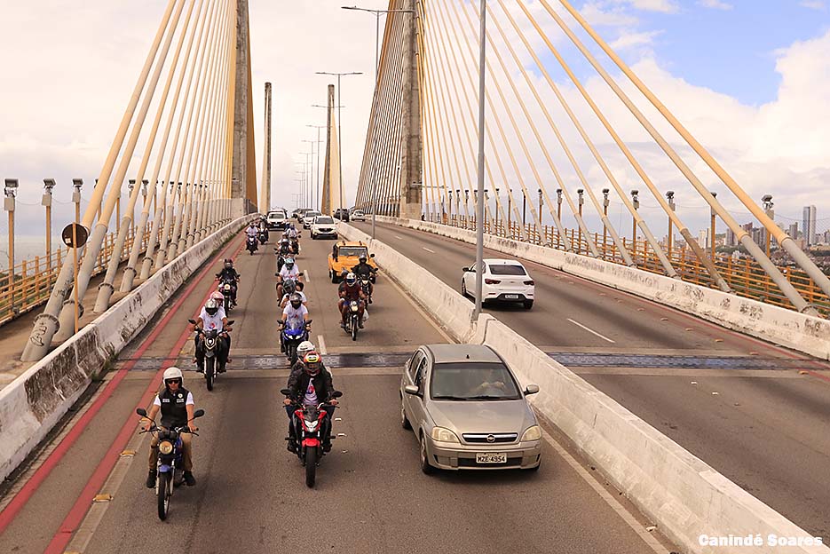 Para comemorar o “Yamaha Day” a Solares Motos promoveu passeio moto-ciclístico neste sábado