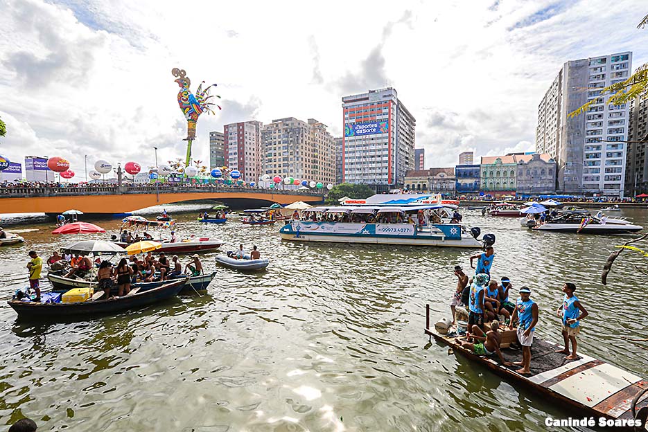 Pernambuco e seu Carnaval com frevo, forró, maracatu e democracia