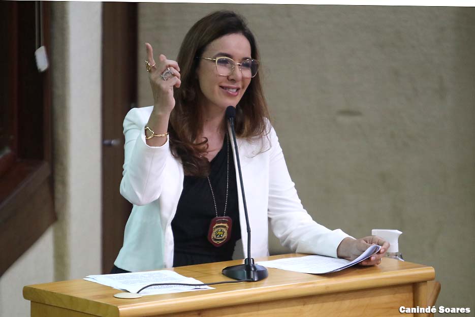 Delegada Paoulla Maués recebe título de Cidadã Potiguar da ALRN