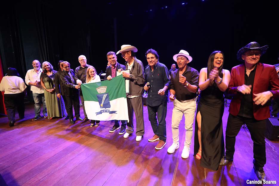 Grande Encontro do Brega emociona público no Teatro Alberto Maranhão com tributo a Carlos Alexandre