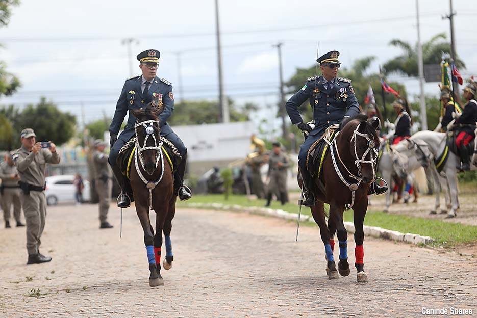 Regimento de Polícia Montada realiza cerimônia de passagem de comando