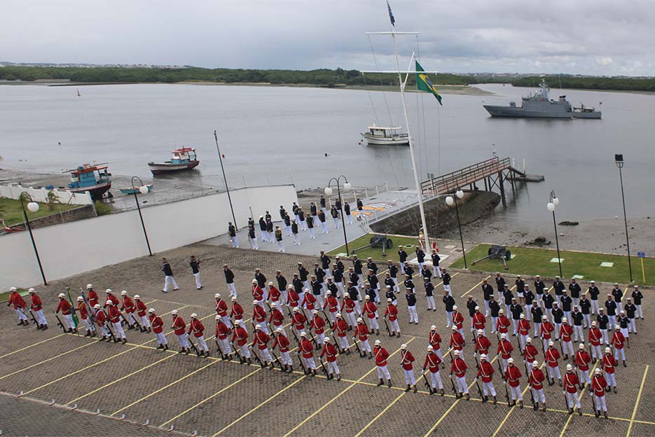 Comando do 3º Distrito Naval comemora o “Dia da Marinha” e condecora autoridades civis e militares