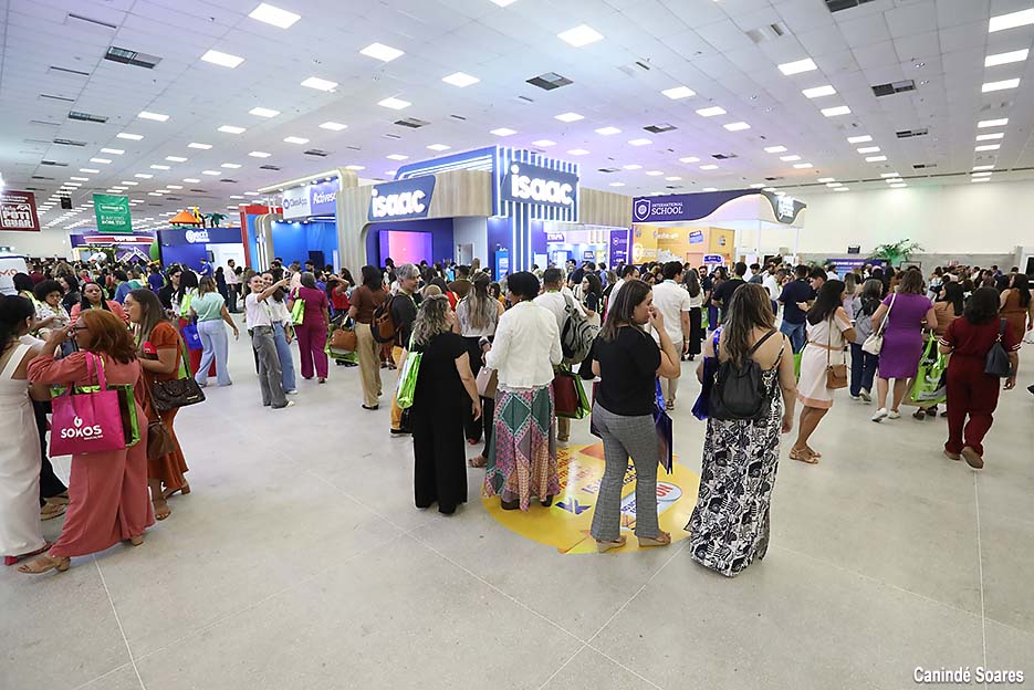 ExpoEduc debate futuro da educaçãoe uso da tecnologia nas escolas