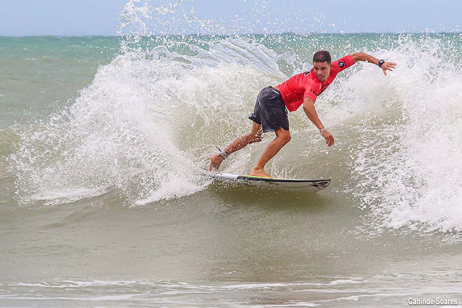 Israel Junior e Kemily Sampaio vencem os títulos do CBSurf Taça Brasil Pena Pro Baía Formosa