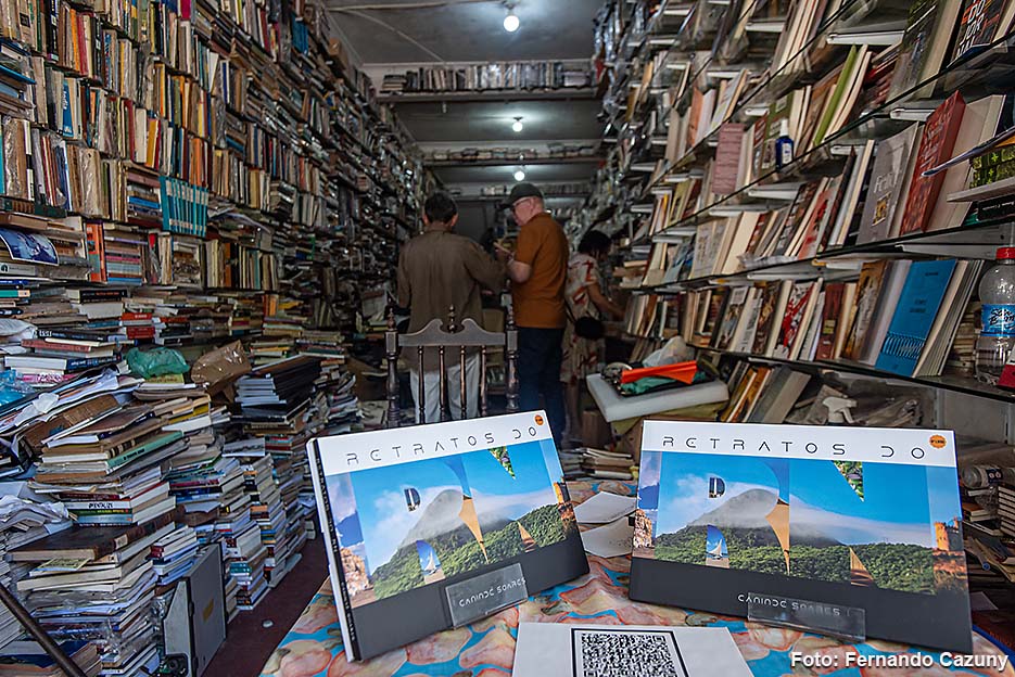 Manhã de autógrafos reúne amigos e admiradores no lançamento do livro Retratos do RN