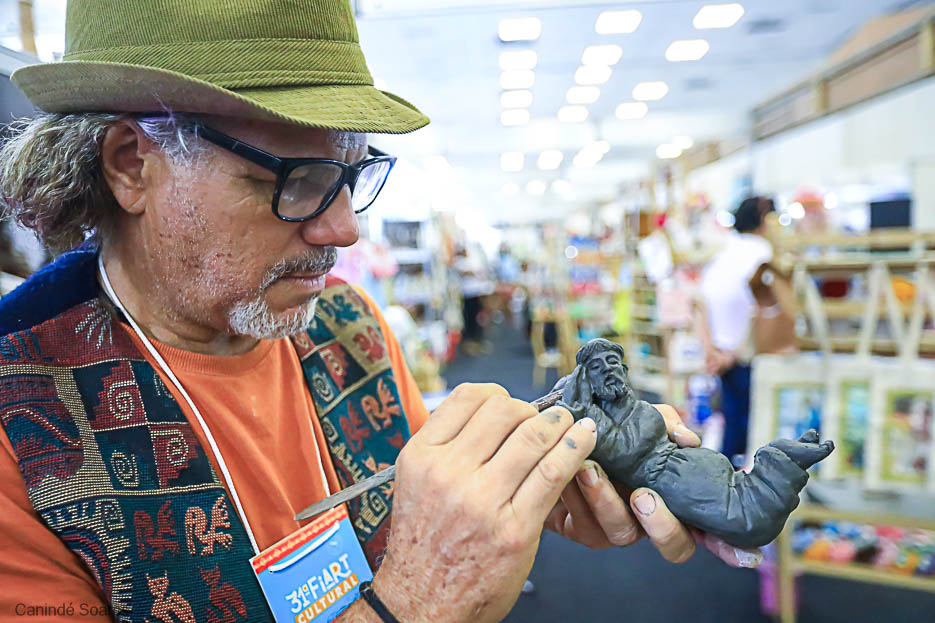 Fiart segue até 1º de fevereiro no Centro de Convenções de Natal – Imagens do domingo