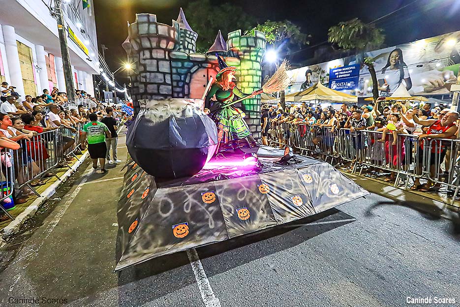 Desfiles das escolas de samba encerram neste sábado o Carnaval 2026 na Av. Duque de Caxias na Ribeira