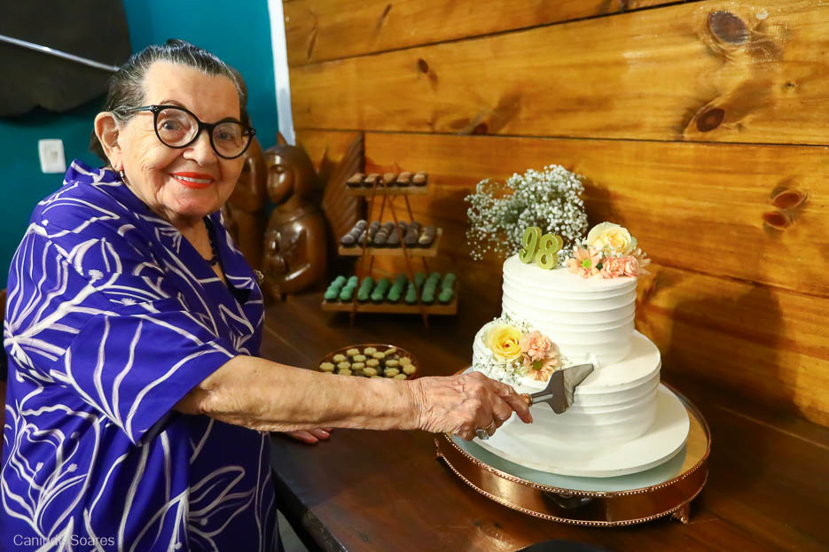 Dona Alzira celebra 98 anos cercada de carinho em almoço especial no Platter For You